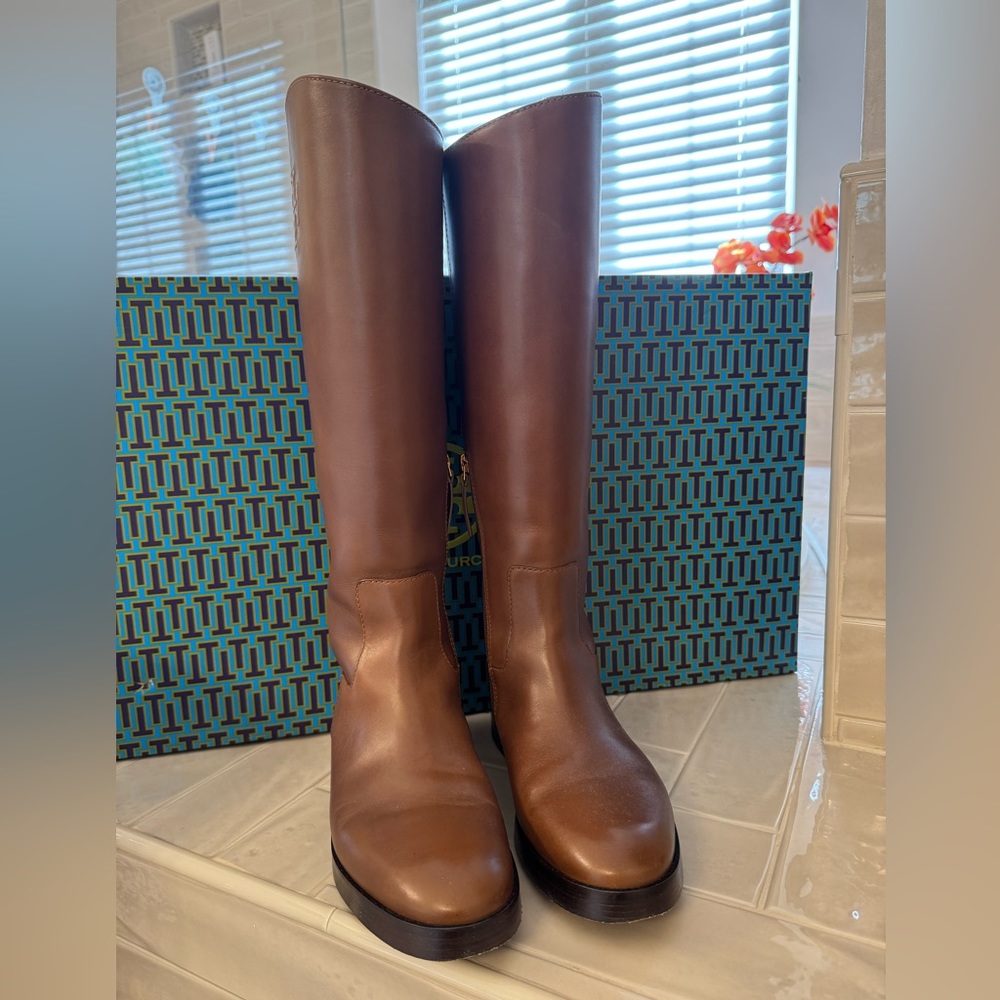 🍂🍁Authentic TORY BURCH Riding Leather Boots, size 8🍁🍂 - Picture 4 of 8
